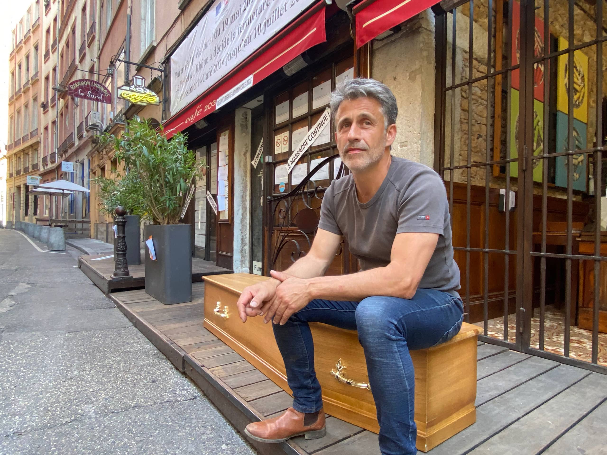 Café 203 : « C’est du terrorisme administratif »