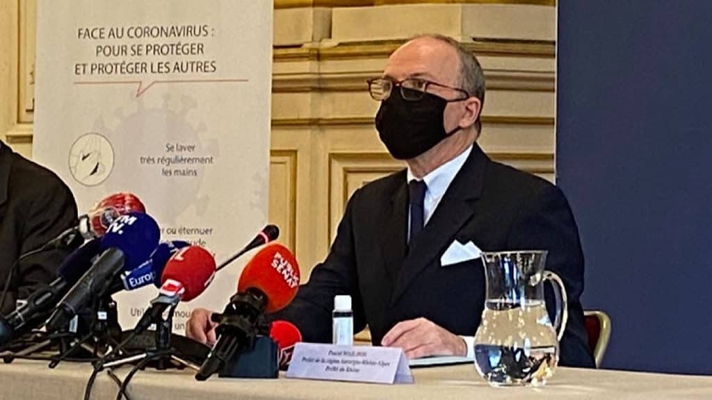 rhône : nouvelles restrictions pour endiguer l'épidémie de COVID-19