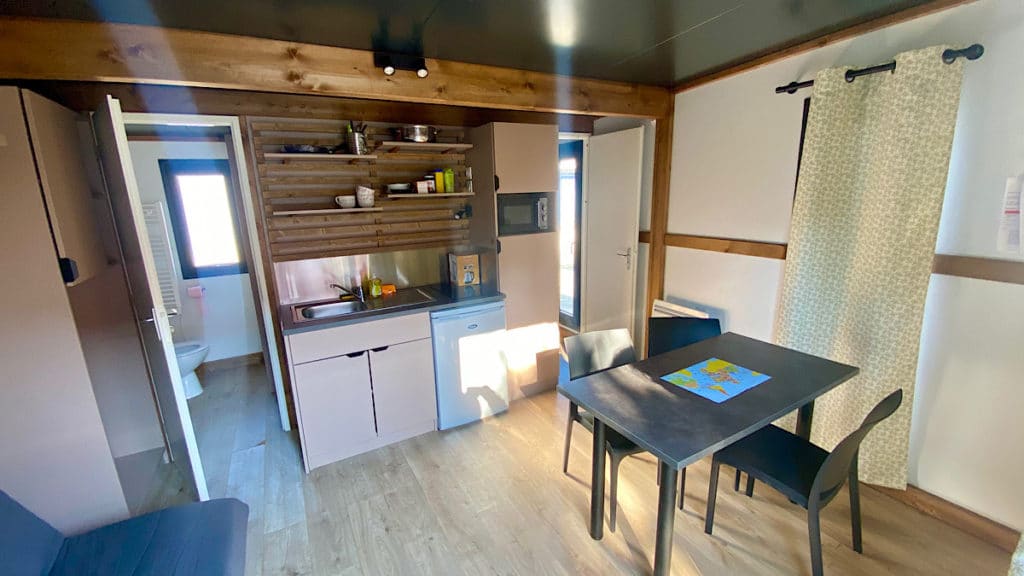 Des femmes isolées avec enfants mises à l'abri dans des tiny houses à Villeurbanne