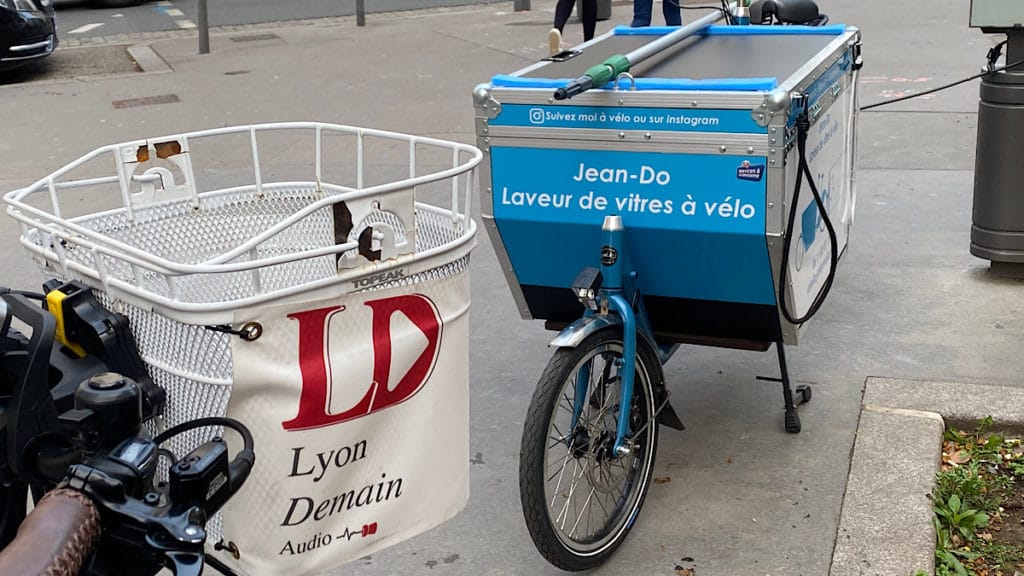 vélo-cargo laveur de vitres