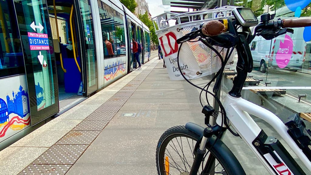 Le Sytral expérimente la montée des vélos dans le tramway