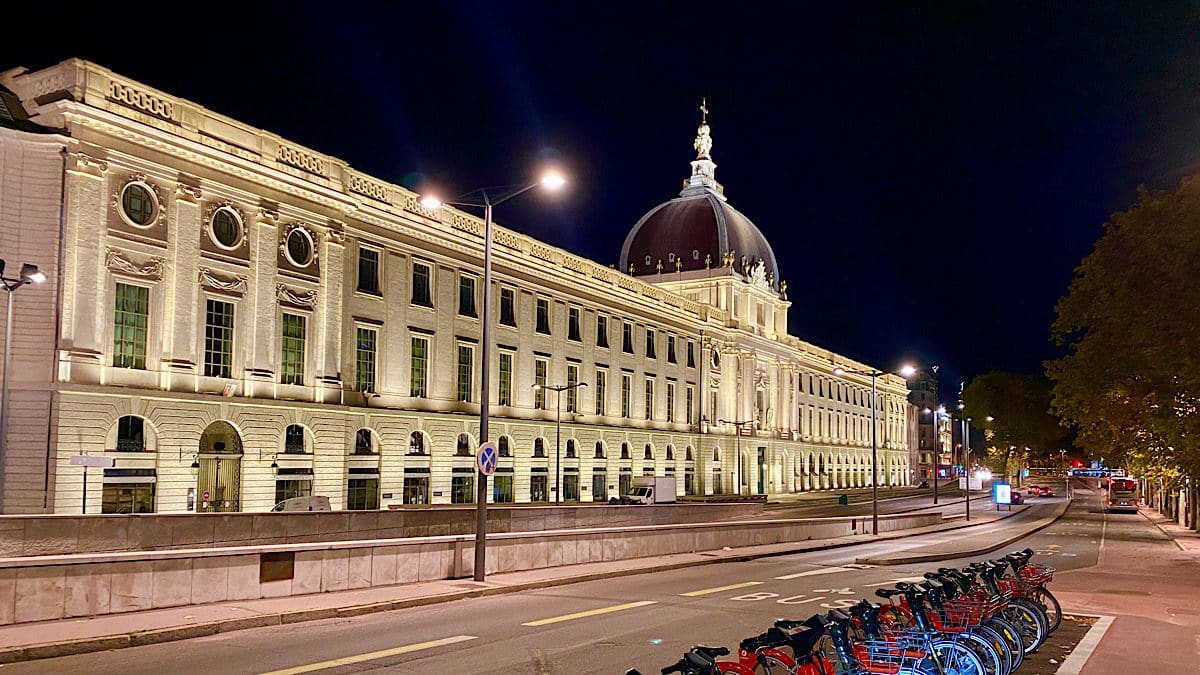 façade Hotel-Dieu