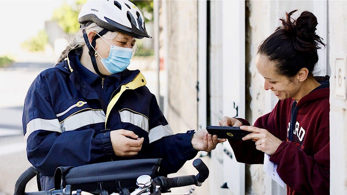 La Poste recrute