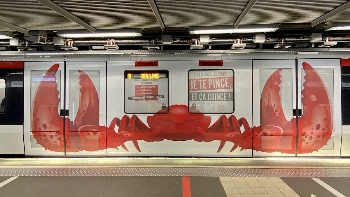 crabe sur les rames du métro