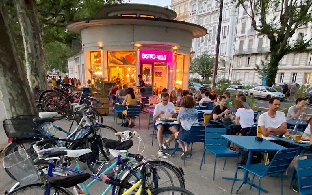 Velcroc : un bar-restaurant atelier autour du vélo