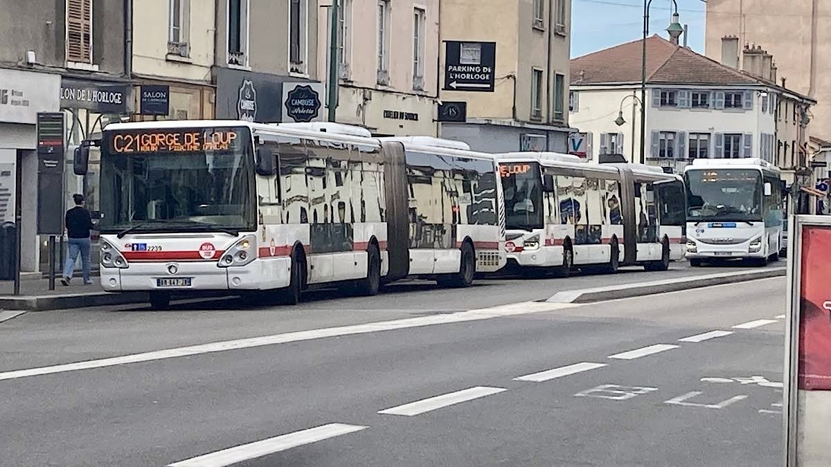 bus transformé en safe-place