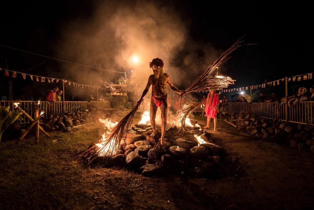 Umu Ti la marche sur le feu Tahiti