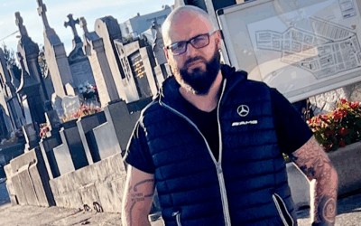 Soin des Souvenirs : Anthony brique vos sépultures