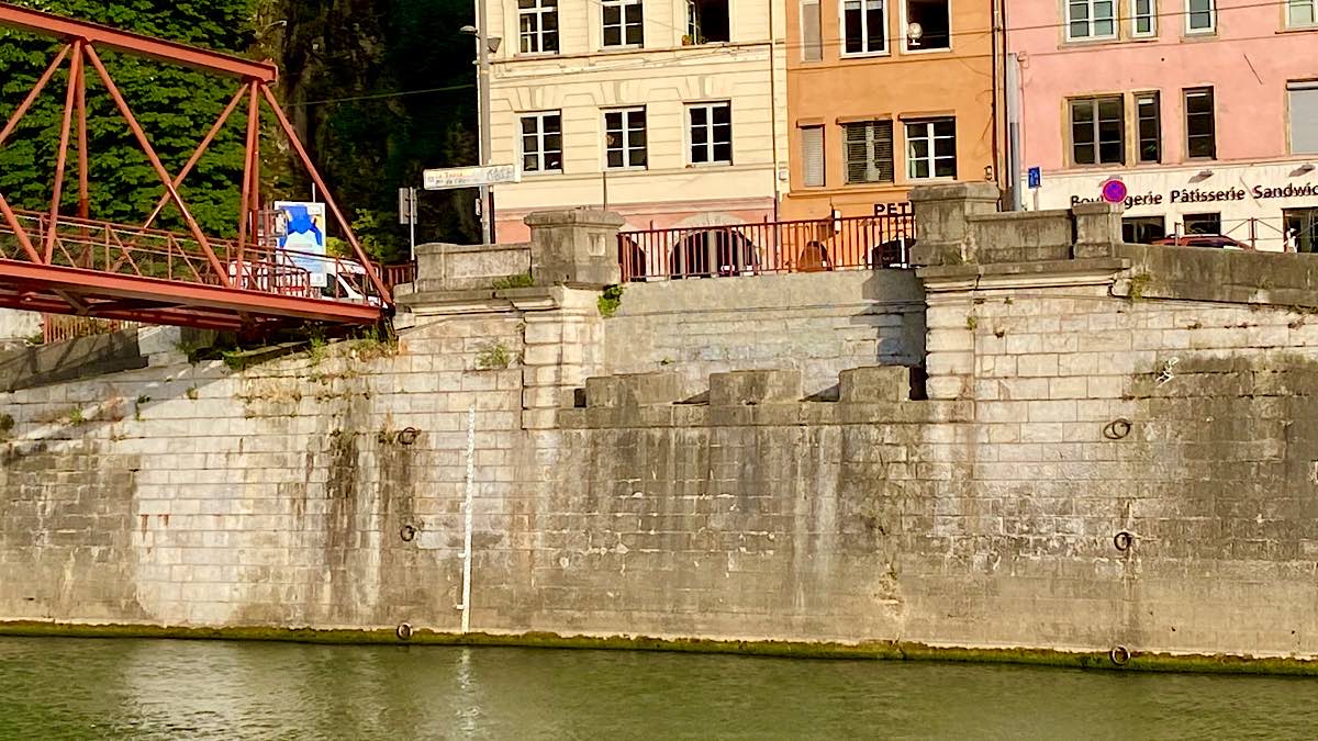 vestiges du pont de l'Homme de la Roche